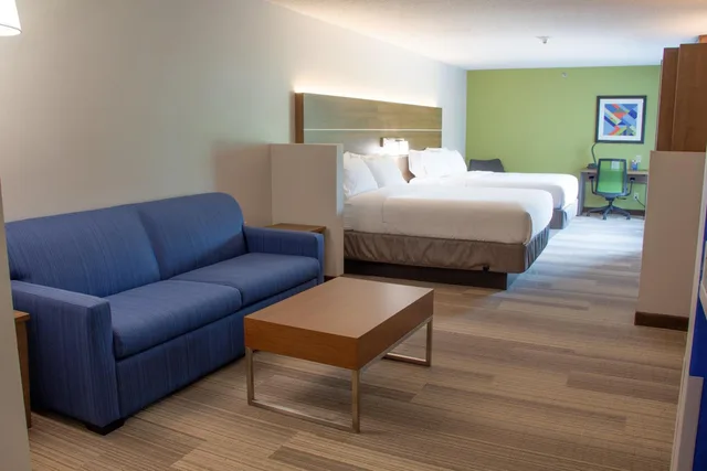 جناح بسرير كوين مع أريكة، Holiday Inn Express & Suites Lexington Dtwn Area-Keenland 5/9