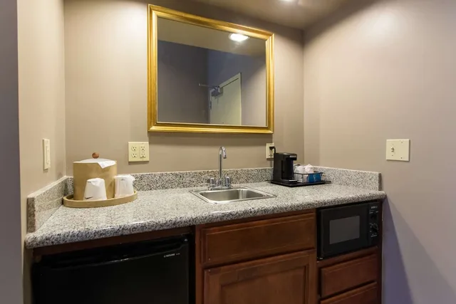جناح استوديو بسرير كينج مع أريكة، Hampton Inn Hadley-Amherst Area 3/3
