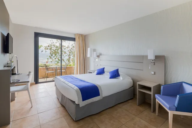 Comfort, Queen Bed, Hill View، Best Western Plus Hotel San Damianu 1/3