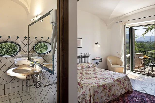 غرفة سوبيريور بسرير كوين، Villa Rizzo Hotel Resort And Spa 5/6