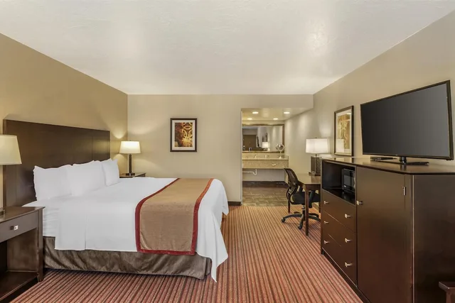 Standard, King Bed, Accessible, Best Western Plus Cedar City 1/5