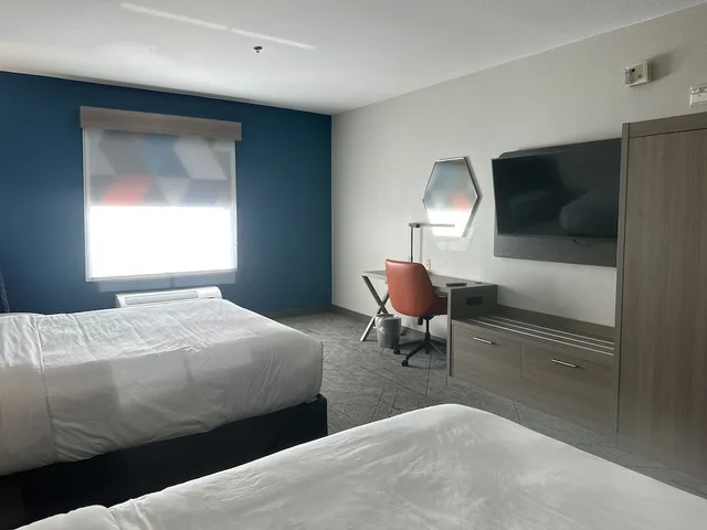 غرفة قياسية بسريرين مزدوجين لذوي الإعاقة، Holiday Inn Express Hotel Suites Ennis 1/4