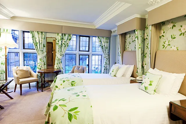 غرفة سوبيريور بسرير كوين، Seckford Hall Hotel Spa 1/1
