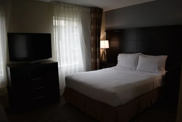 جناح بغرفة نوم واحدة بمطبخ بحوض استحمام لذوي الإعاقة، Staybridge Suites Cranbury-South Brunswick 2/3