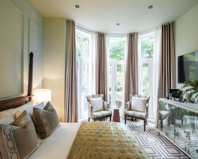 1 Bedroom, Crown, Suite, Queen Bed، Ellen Kensington Hotel 1/1