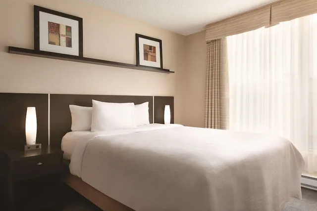 جناح رئاسي بسرير كينج وسرير كوين بغرفتي نوم، Embassy Suites By Hilton Montreal 2/7
