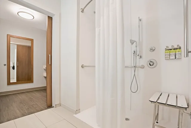 Standard, King Bed, Accessible, Holiday Inn Express Jacksonville South Bartram Prk 9/10