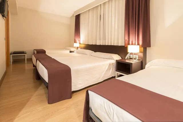 غرفة عائلية، Hotel Plazaola 1/3