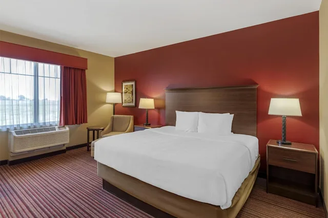 غرفة قياسية بسرير كينج، Best Western Plus Hudson Hotel & Suites 4/10