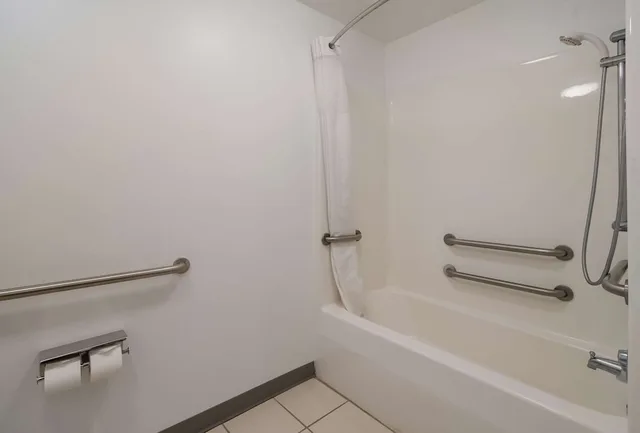 غرفة بسرير كينج لذوي الإعاقة، Quality Inn Goldsboro 4/5