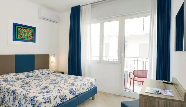 Comfort, Triple, 3 Beds, Partial Sea View, Manila 2/3
