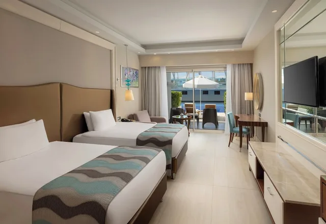 Swim Up, Pool, Family, Suite, Queen and Twin Beds, 2 Sofa، Titanic Deluxe Golf Belek 1/10