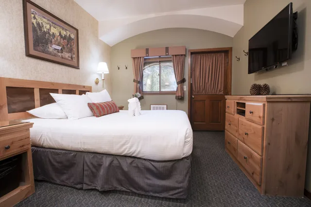 شقة سكنية ديلوكس بسرير كوين بغرفة نوم واحدة مع أريكة بمطبخ صغير، Olympic Village Inn 2/3