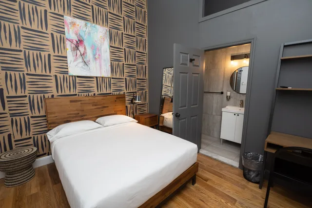 جناح بسرير كوين، The Flat NYC 3/5