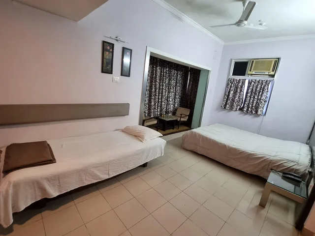 غرفة ثلاثية، Hotel Raviraj 2/2