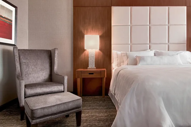 غرفة كلوب بسرير كينج بإطلالة على المدينة، Westin Phoenix Downtown 1/8