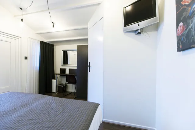 غرفة بسريرين منفصلين بإطلالة على الحديقة، Quentin England Hotel 4/8