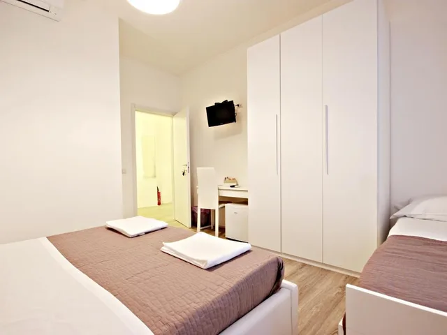غرفة ثلاثية، Le Piazze Di Roma Bed And Breakfast 2/2