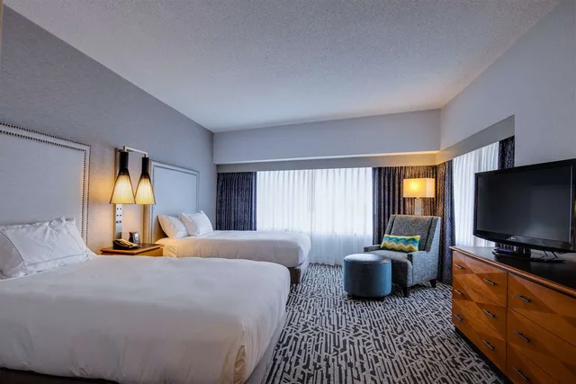 جناح بسرير كينج بغرفة نوم واحدة لذوي الإعاقة، DoubleTree Suites by Hilton Hotel & Conference Center Chicago-Downers Grove 1/3