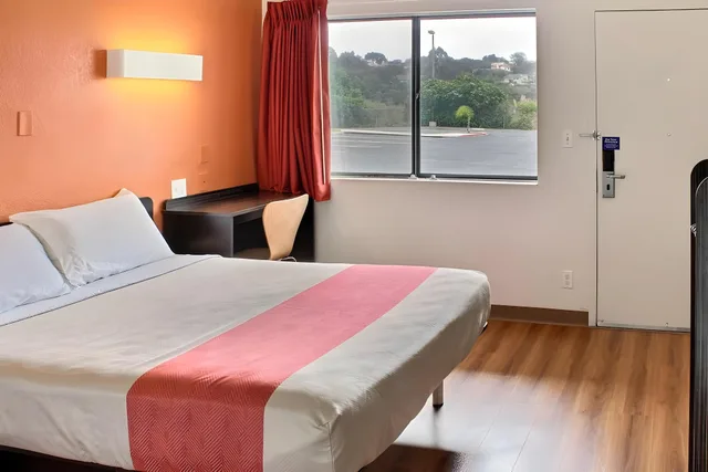 غرفة بسريرين مزدوجين، Motel6 Pismo Beach, CA 1/1