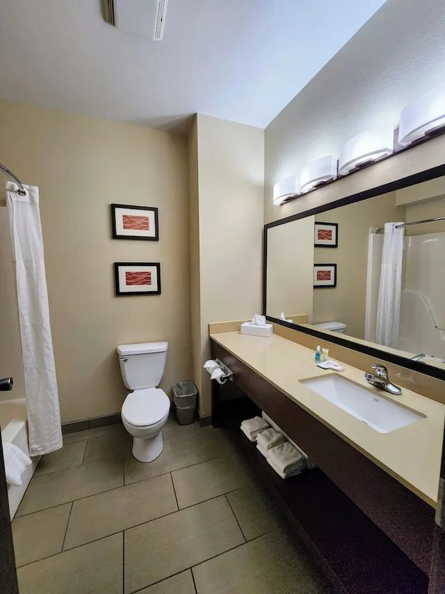 غرفة قياسية بسريرين كوين، Comfort Inn Bolivar, MO 7/7