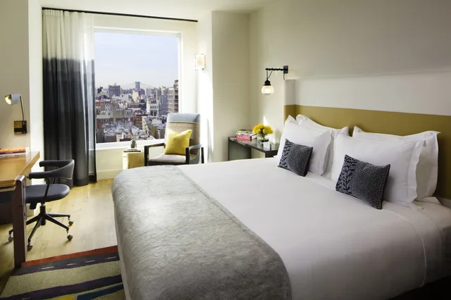 غرفة بريميوم بسرير كينج بإطلالة على المدينة في طابق مرتفع، Hotel Indigo Lower East Side New York 10/10