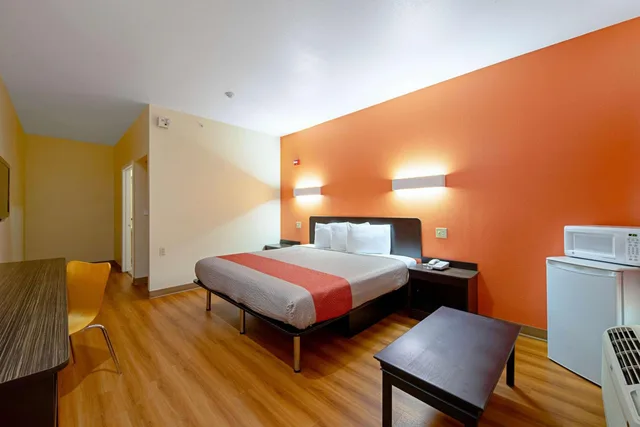 غرفة بسرير كينج للمدخنين، Motel6 Rhome, TX 9/10