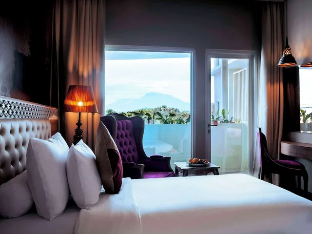 غرفة سوبيريور بسرير كوين بشرفة، Grand Mercure Yogyakarta Adi Sucipto 1/5