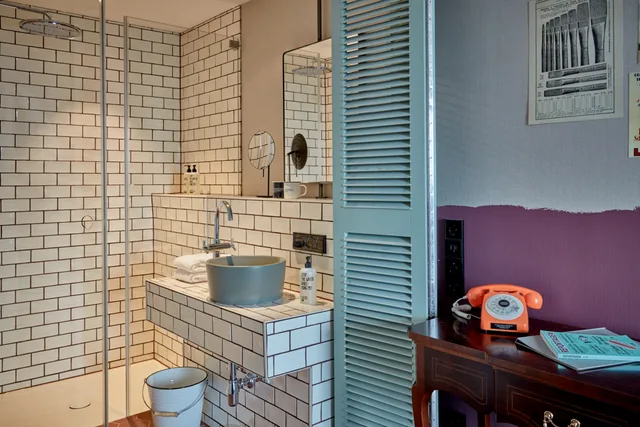 غرفة قياسية بسرير كوين، 25Hours Hotel Das Tour 4/4