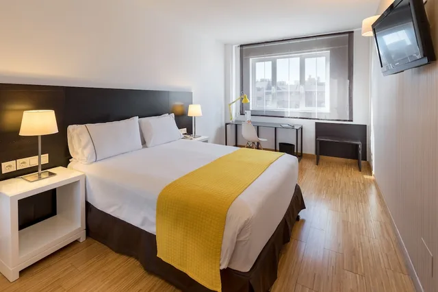 غرفة قياسية بثلاثة أسرّة، Rafaelhoteles Atocha 2/9