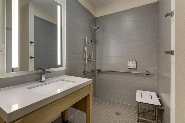 استوديو بسرير كوين لذوي الإعاقة، Candlewood Suites Lexington 4/4