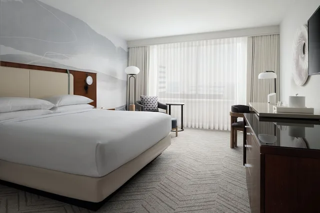 غرفة بسرير كينج بإطلالة على المدينة، Marriott Long Beach Downtown 1/3