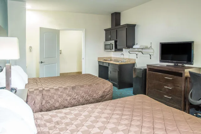 Efficiency, Standard, King Bed، Days Inn By Wyndham Humble/Houston Intercontinental Airport 6/9