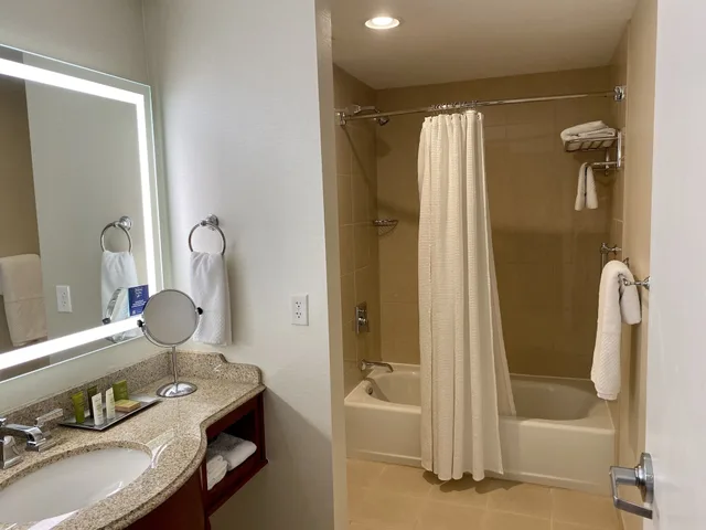 جناح بسرير كينج لذوي الإعاقة، Hilton President Kansas City 2/3