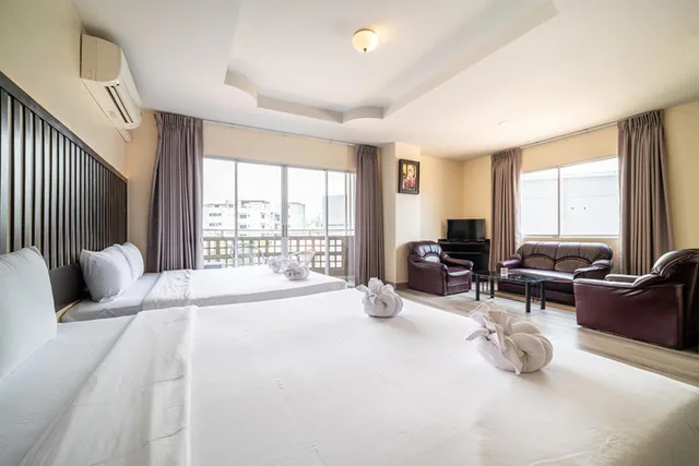 جناح سوبيريور، Sunday JA Plus Hotel 4/10
