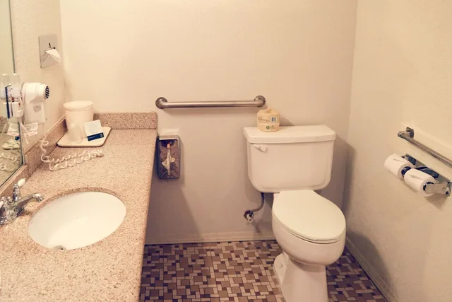 غرفة بسرير كوين لذوي الإعاقة، Quality Inn Yosemite Valley Gateway 2/2