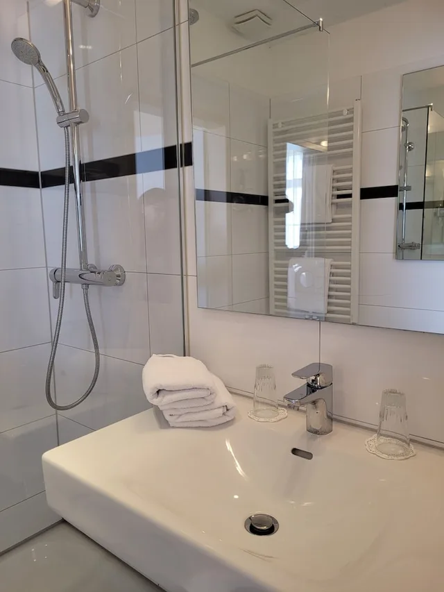 غرفة كلاسيكية بسرير كوين، Hotel Rosengarten 4/4