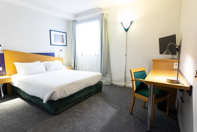غرفة قياسية بسرير كوين في الطابق الأرضي لذوي الإعاقة، HOLIDAY INN EXPRESS ARRAS 2/9