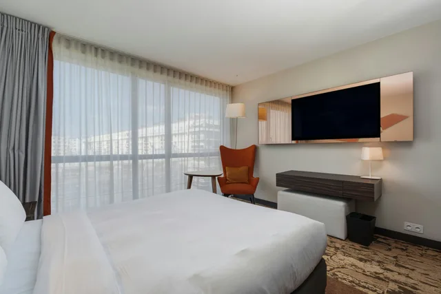 جناح بسرير كينج بغرفة نوم واحدة بإطلالة، DoubleTree by Hilton Paris Boulogne 1/9
