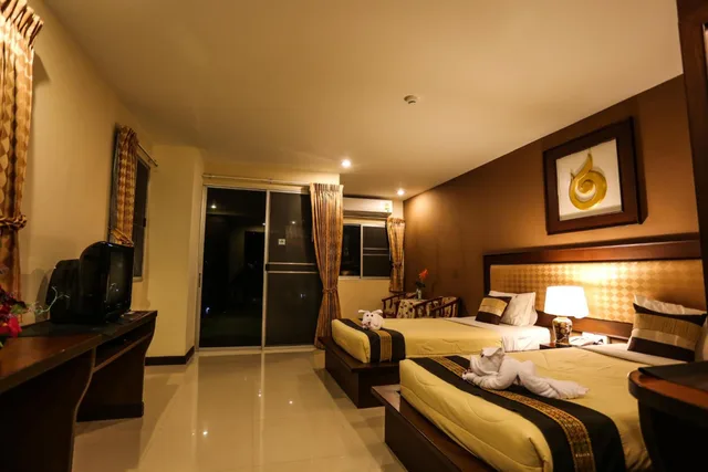 غرفة قياسية بسريرين منفصلين بإطلالة على النهر، Madina Hotel 1/6