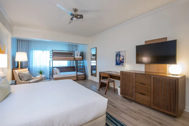 Oasis, Family, King Bed، Hawks Cay Resort 1/2