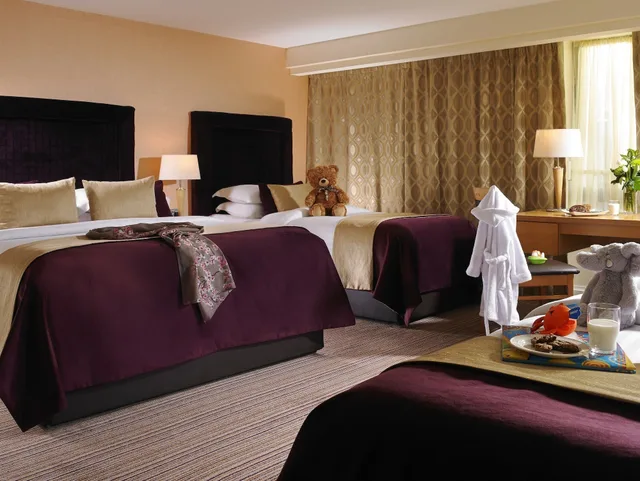 غرفة سوبيريور بسرير كوين وسرير فردي بإطلالة على المرفأ، Westport Coast Hotel 3/3