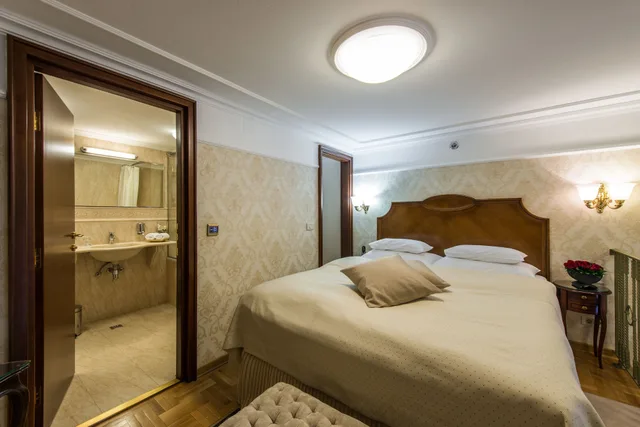 جناح ملكي بسرير كينج، Moskva Hotel 1/5