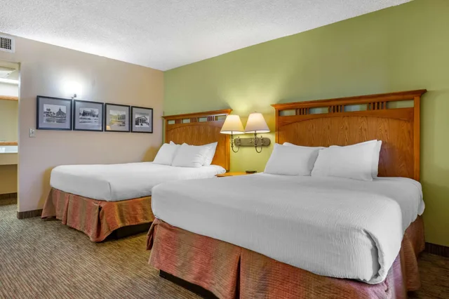 Standard, 2 Queen Beds, Accessible, Best Western Plus King's Inn & Suites 2/9