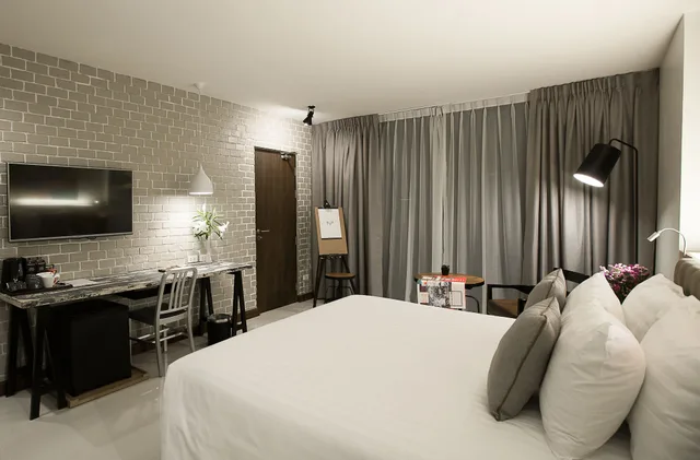 Art, Twin Beds, Bathtub، Art Mai Gallery Nimman Hotel 7/10