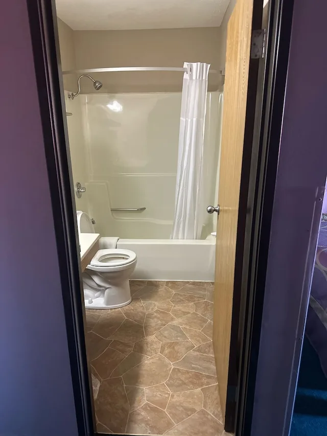 غرفة بسرير كوين، Burgundy Inn & Suites 10/10