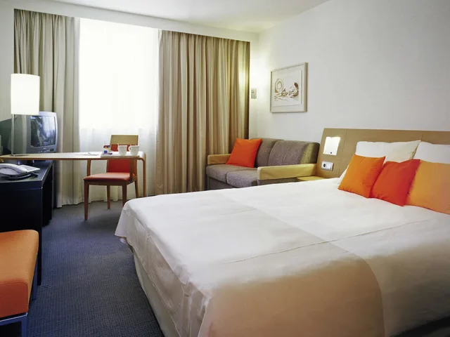 غرفة قياسية بسرير مزدوج مع أريكة، Novotel Brugge Centrum 1/6