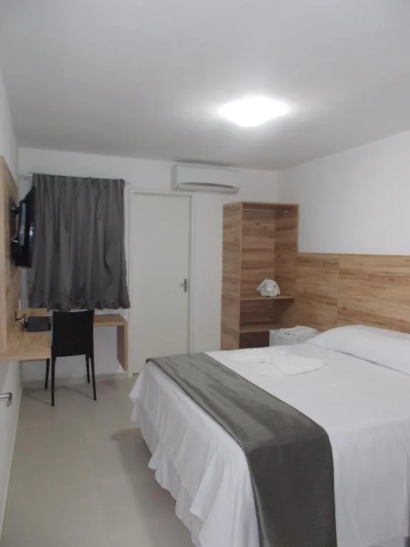 غرفة ثلاثية، Refugio Hotel 5/8