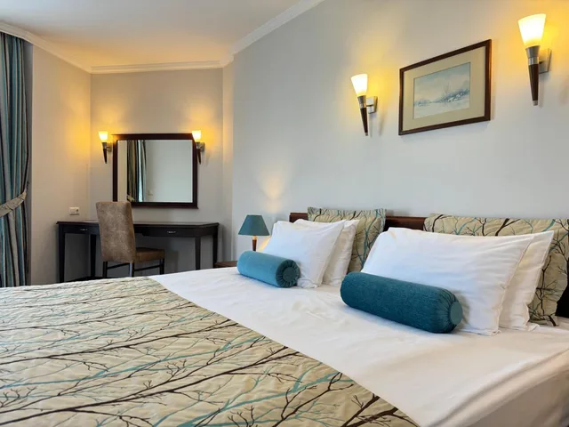 جناح جونيور بسرير كينج وسرير فردي بشرفة مع أريكة، Best Western Plus Khan Hotel 3/10
