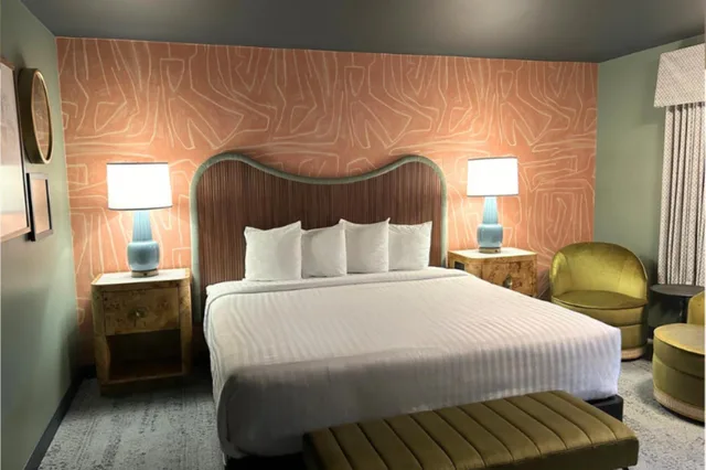 غرفة ديلوكس بسرير كينج، The Marcus Whitman Hotel And Conference Center 1/3